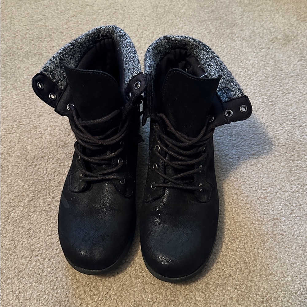 Arizona Jean Company Black Ankle Boots with Gray Lining